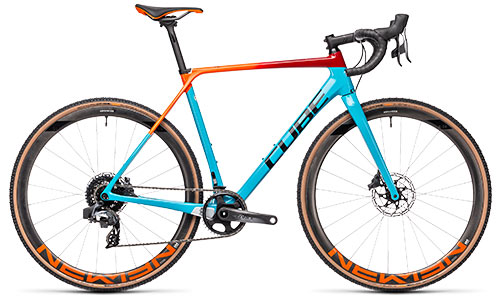 Bicicletta da corsa Cube Cyclocross in turchese con tubo superiore rosso e arancione.
