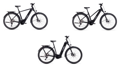 Sono esposte tre e-bike Cube Kathmandu Hybrid di colore nero, ciascuna con telaio a diamante, telaio trapezoidale e telaio a scavalco basso.  
