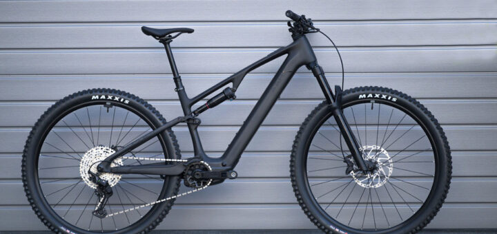 Bicicletta elettrica Cube AMS Hybrid One44 Race